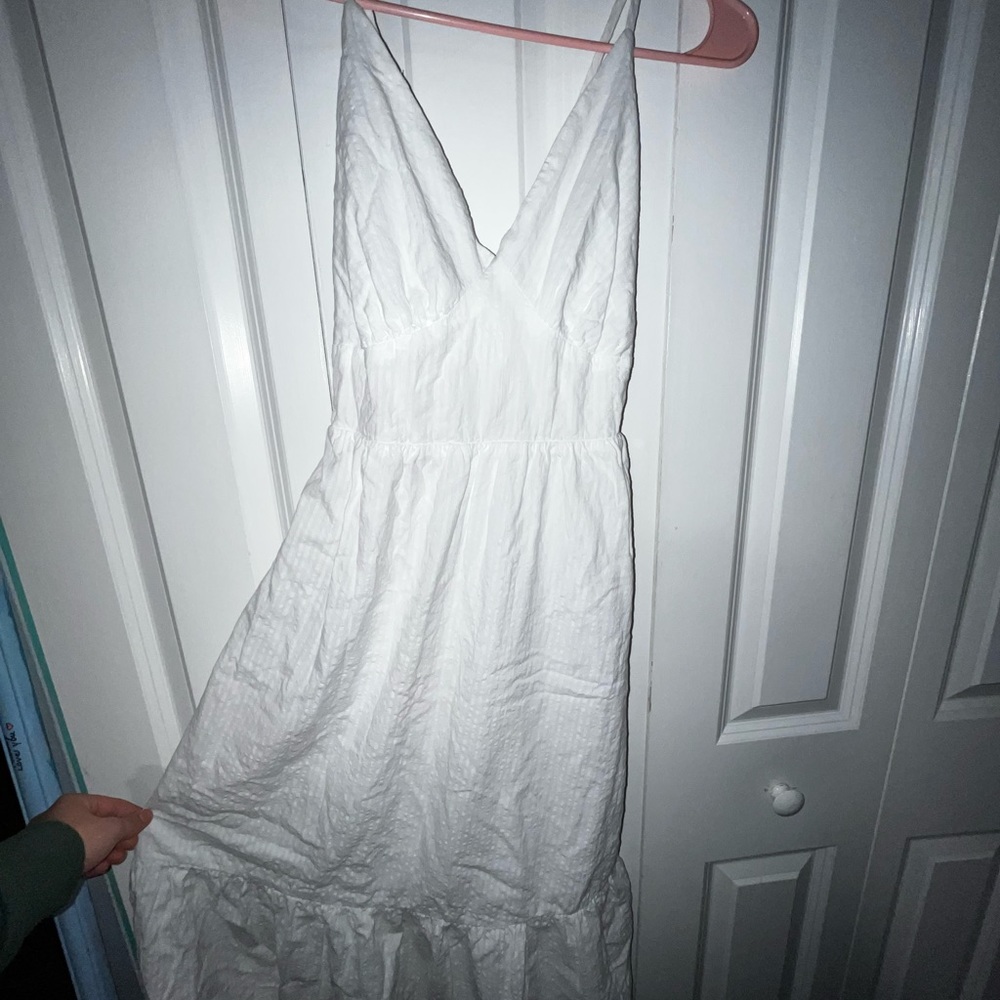 Jessica Simpson Size small women’s white flowy summer dress with tie back